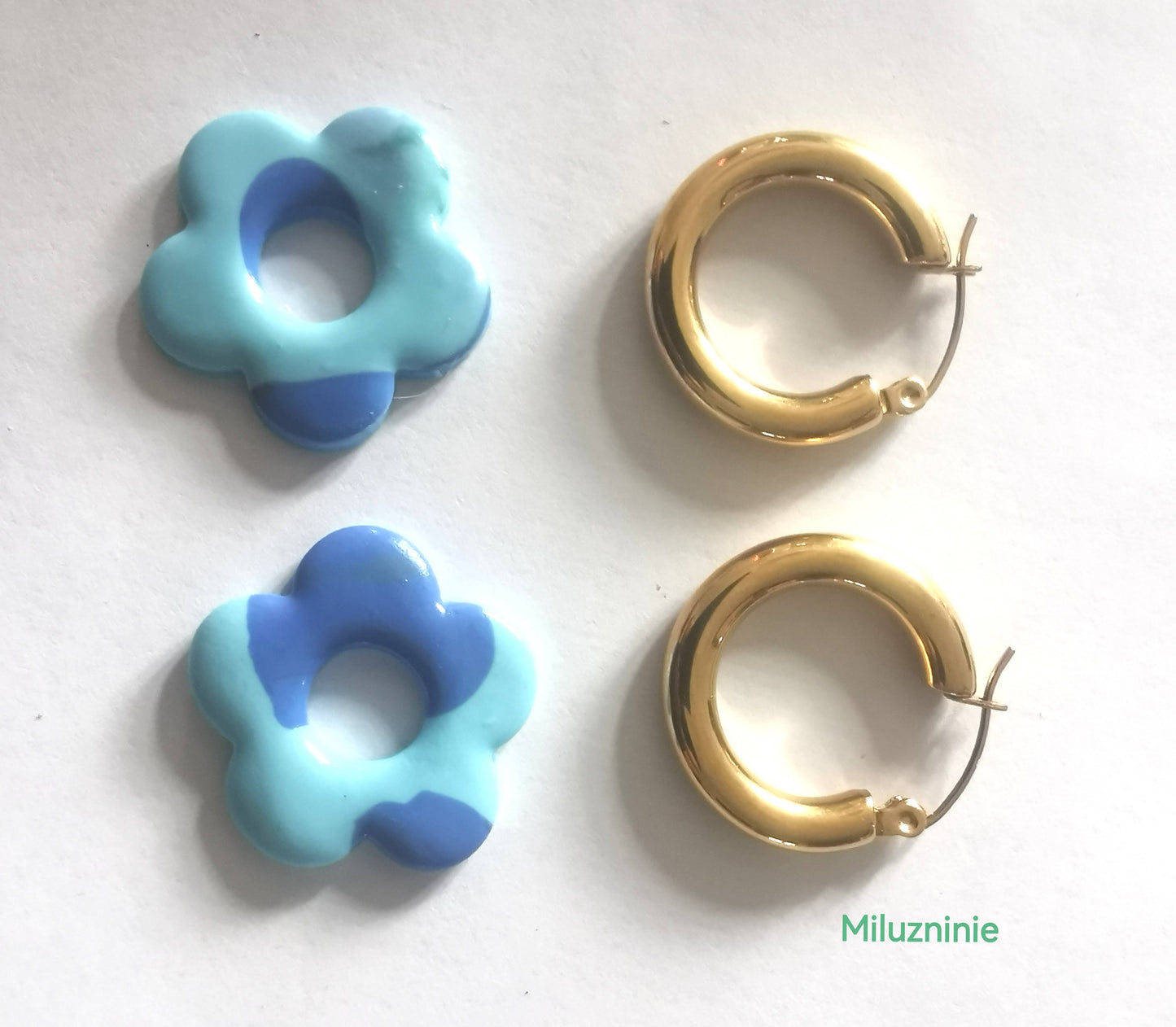 Boucles d'oreilles créoles en acier inoxydable avec pampilles (fleurs) bleu en Fimo – faites main & interchangeables (Copie)