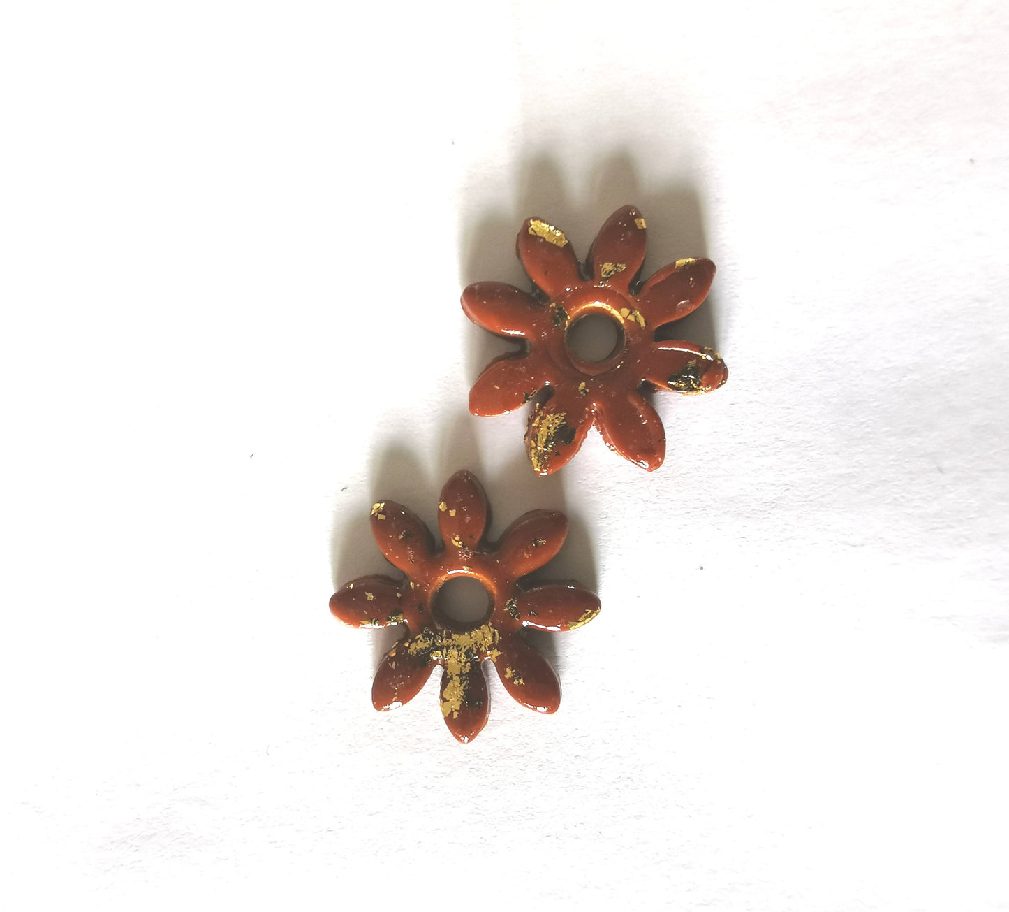 Mini pampilles chocolat en Fimo pour boucles d’oreilles – Fait main & interchangeables, avec ou sans créoles.