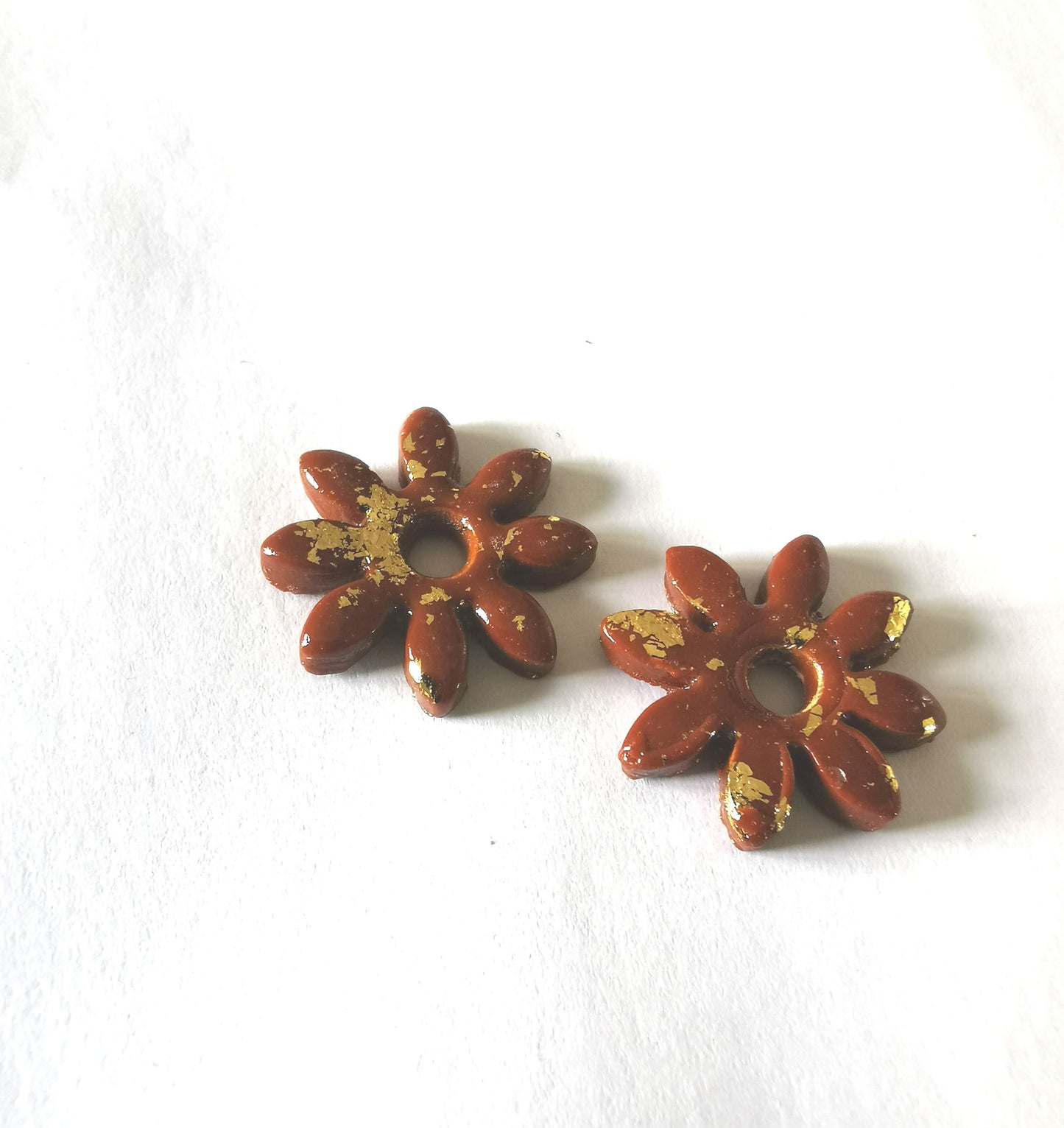 Mini pampilles chocolat en Fimo pour boucles d’oreilles – Fait main & interchangeables, avec ou sans créoles.