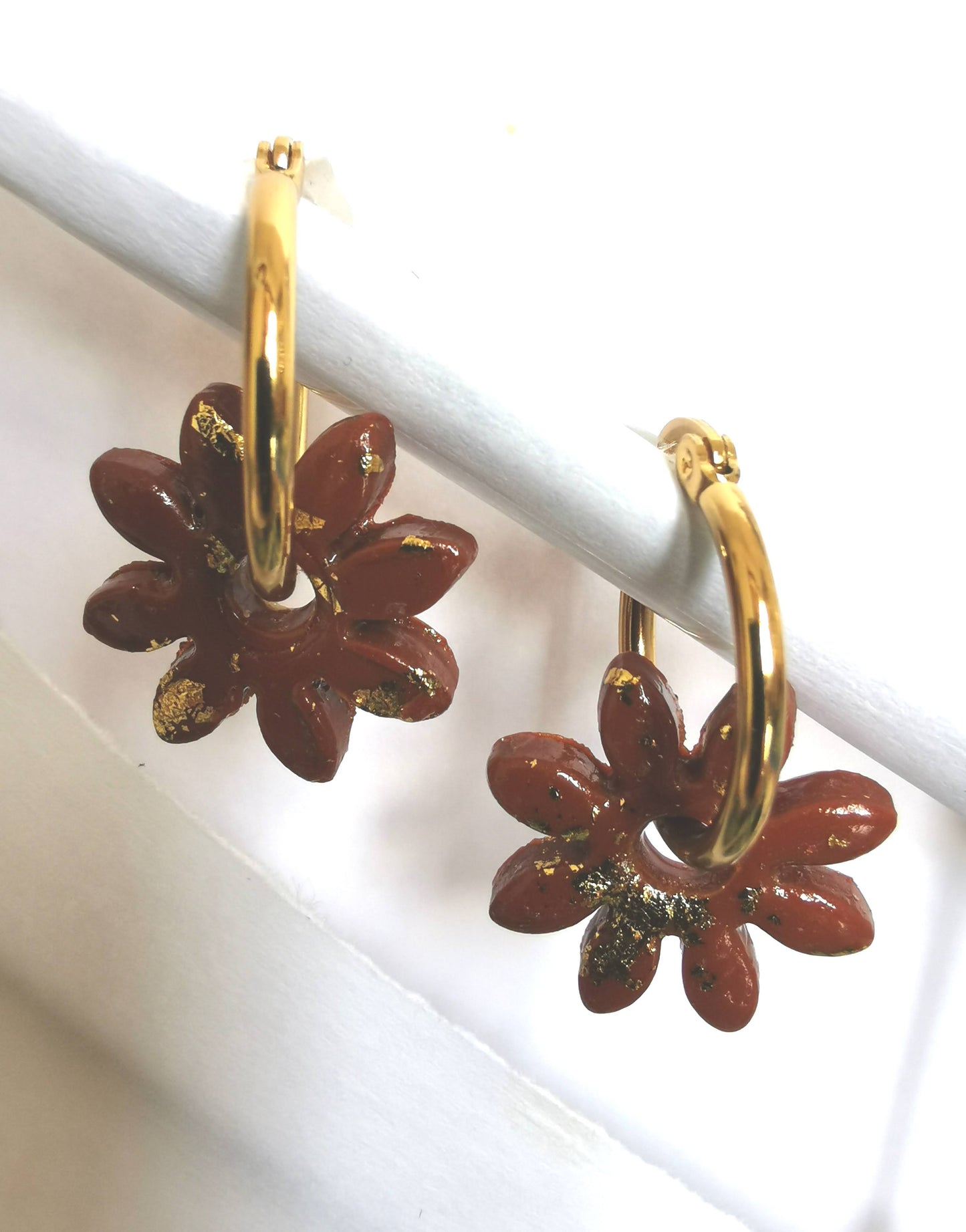 Mini pampilles chocolat en Fimo pour boucles d’oreilles – Fait main & interchangeables, avec ou sans créoles.