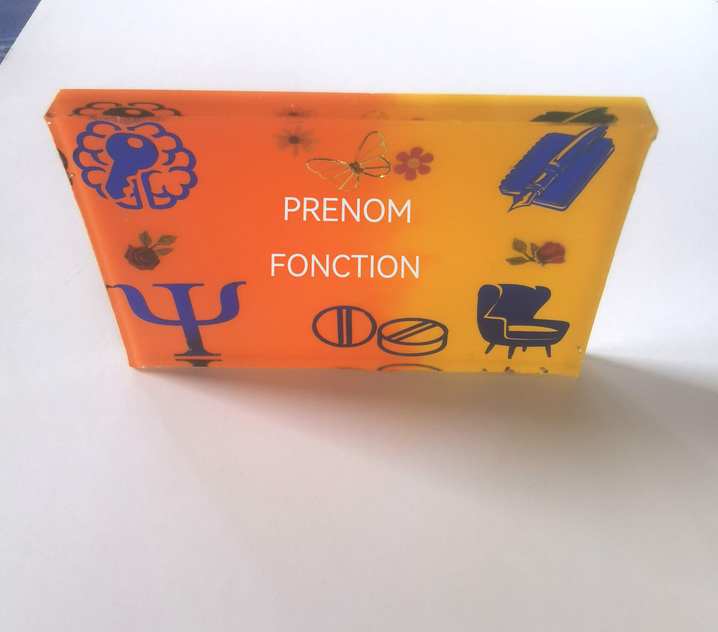 Badge prénom métier personnalisable en résine – jaune, orange bleu - sur le thème psy