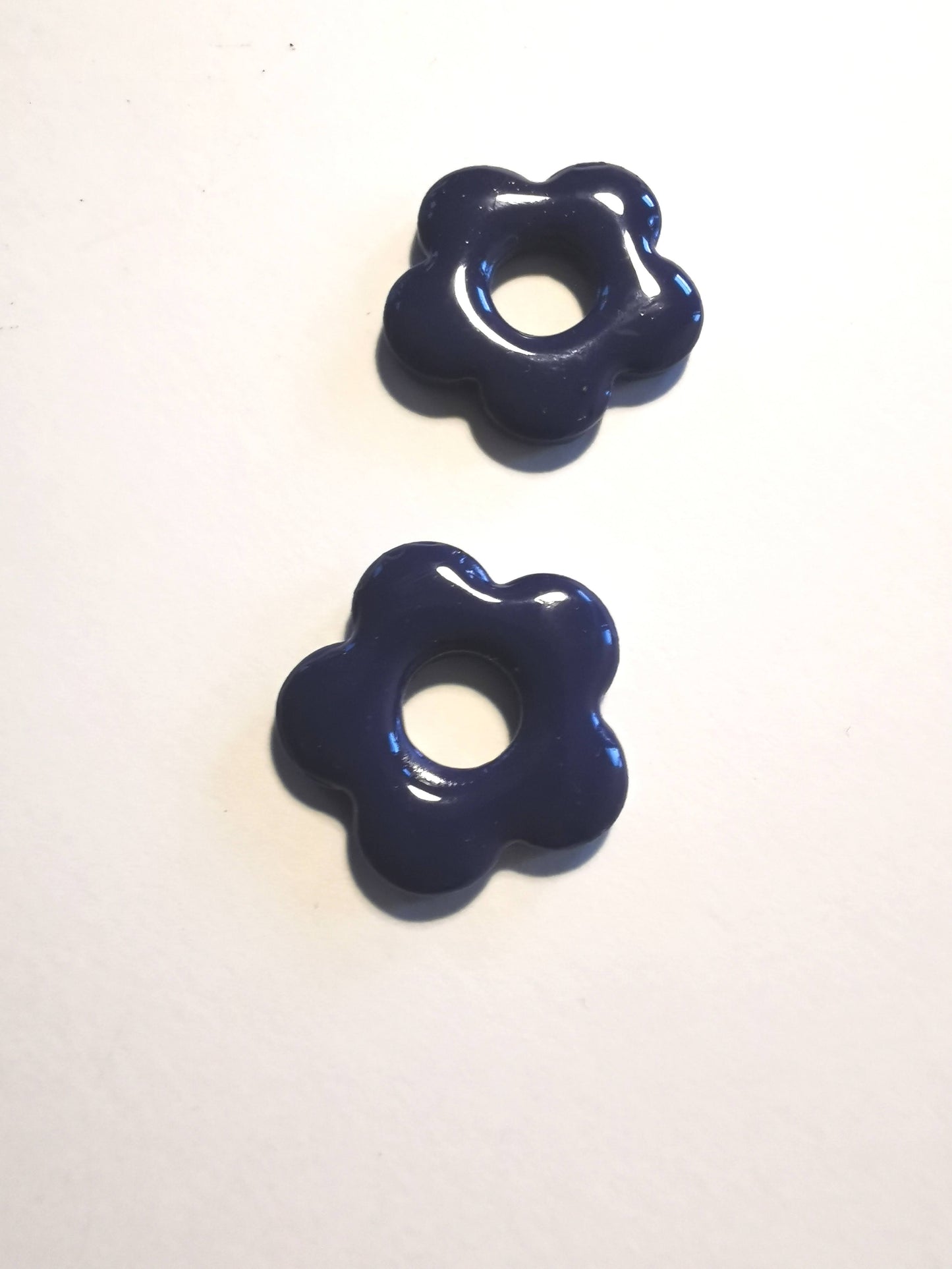 Petites pampilles violette Fimo pour boucles d’oreilles – Fait main & interchangeables, avec ou sans créoles.
