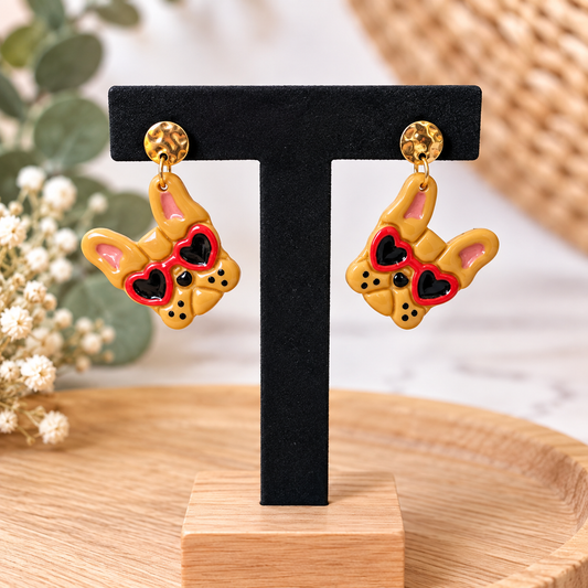 🐶 Boucles d’oreilles Bouledogue Français – Lunettes cœur
