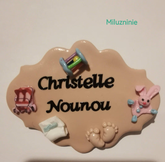 Badge Métier Personnalisé  - thème nounou - Ajoutez une touche unique à votre tenue professionnelle !