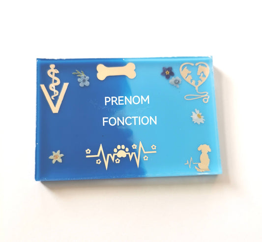 Badge prénom métier personnalisable en résine – bleu et argent - thème vétérinaire