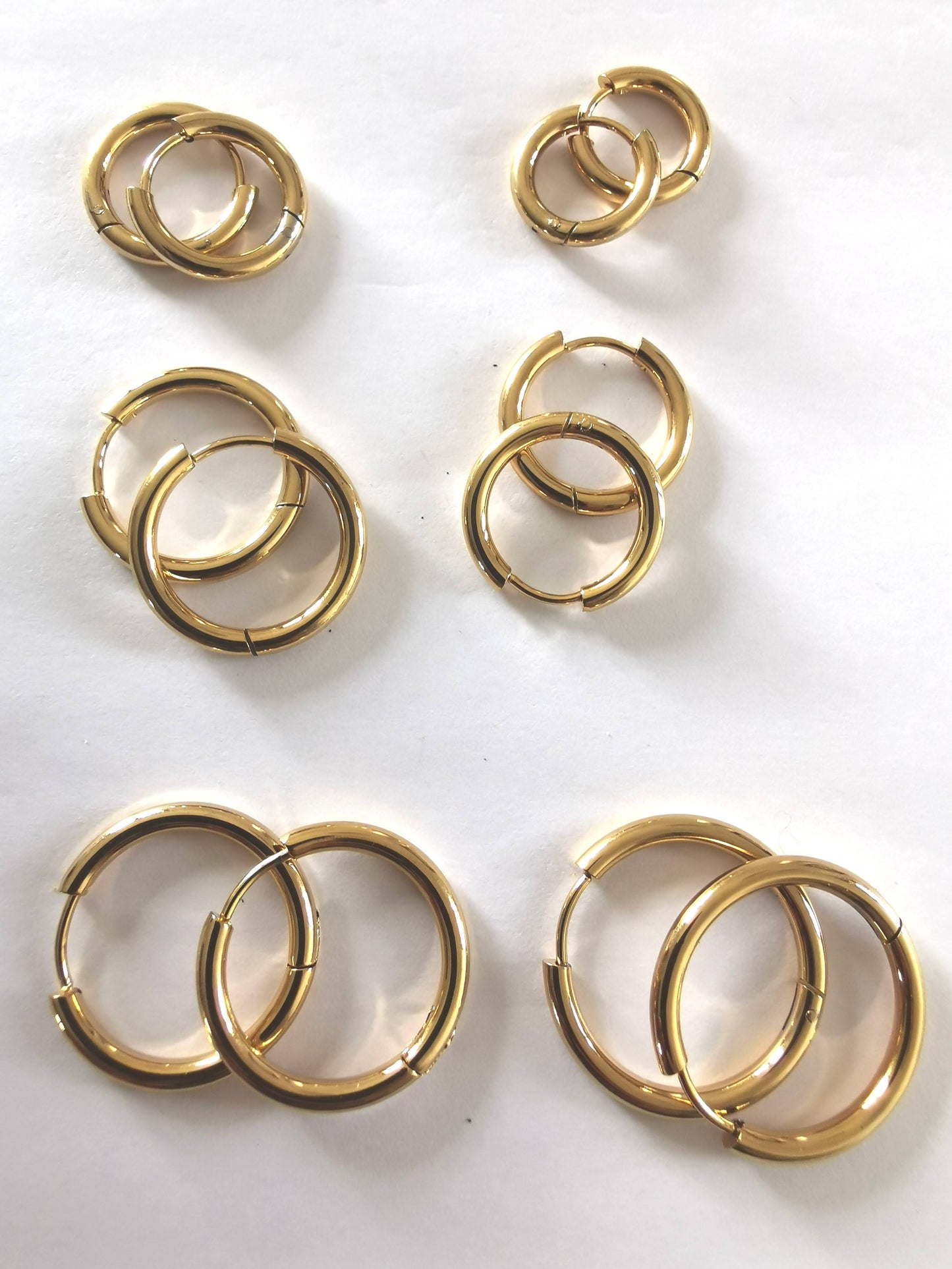 Créoles dorées en acier inoxydable | Boucles d’oreilles femme hypoallergéniques résistantes à l’eau