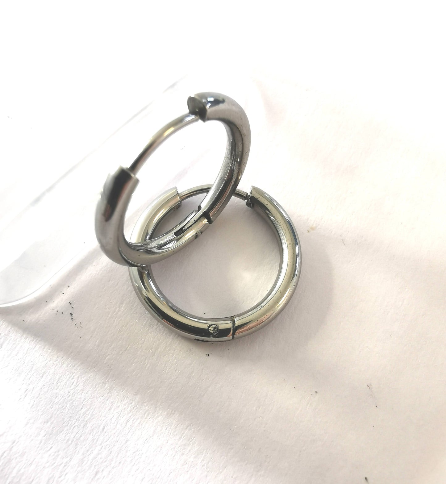 Créoles argentées en acier inoxydable | Boucles d’oreilles femme hypoallergéniques résistantes à l’eau