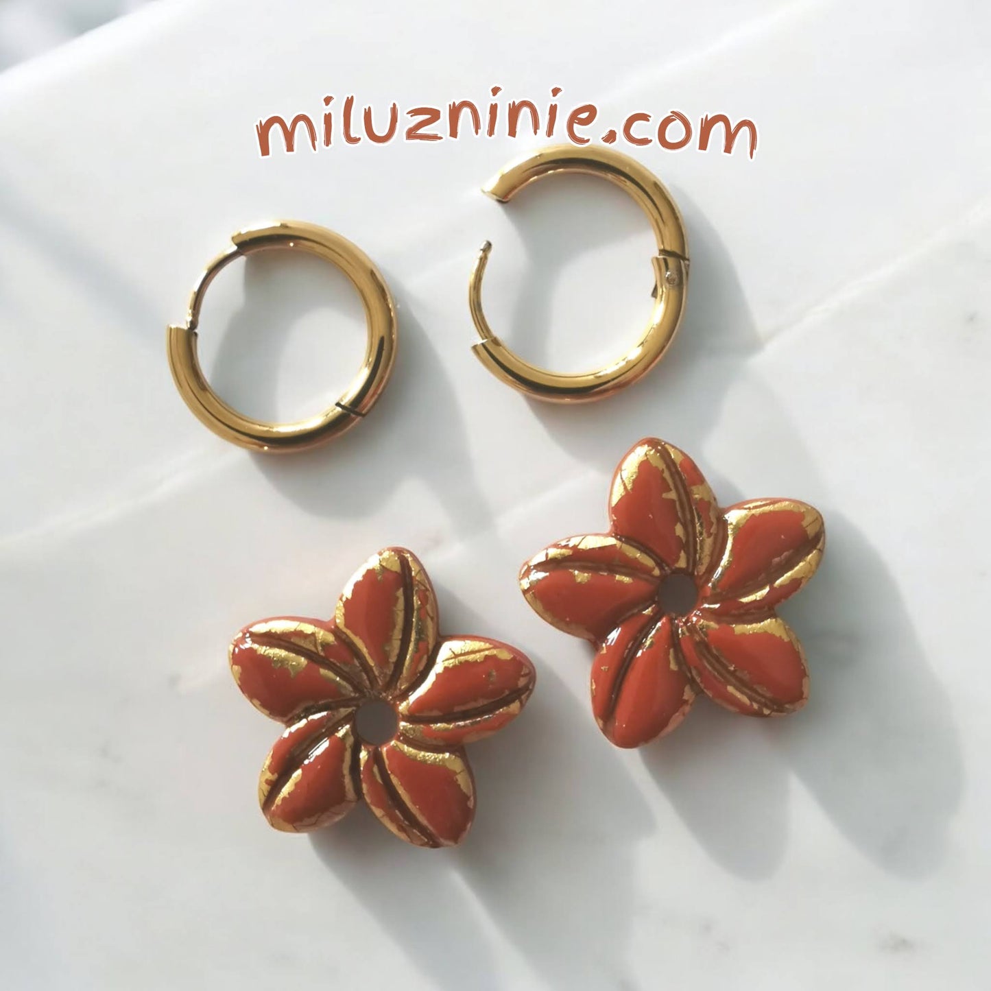 Pampilles  – Reflets dorés | Fimo et résine artisanale | Interchangeables pour créoles