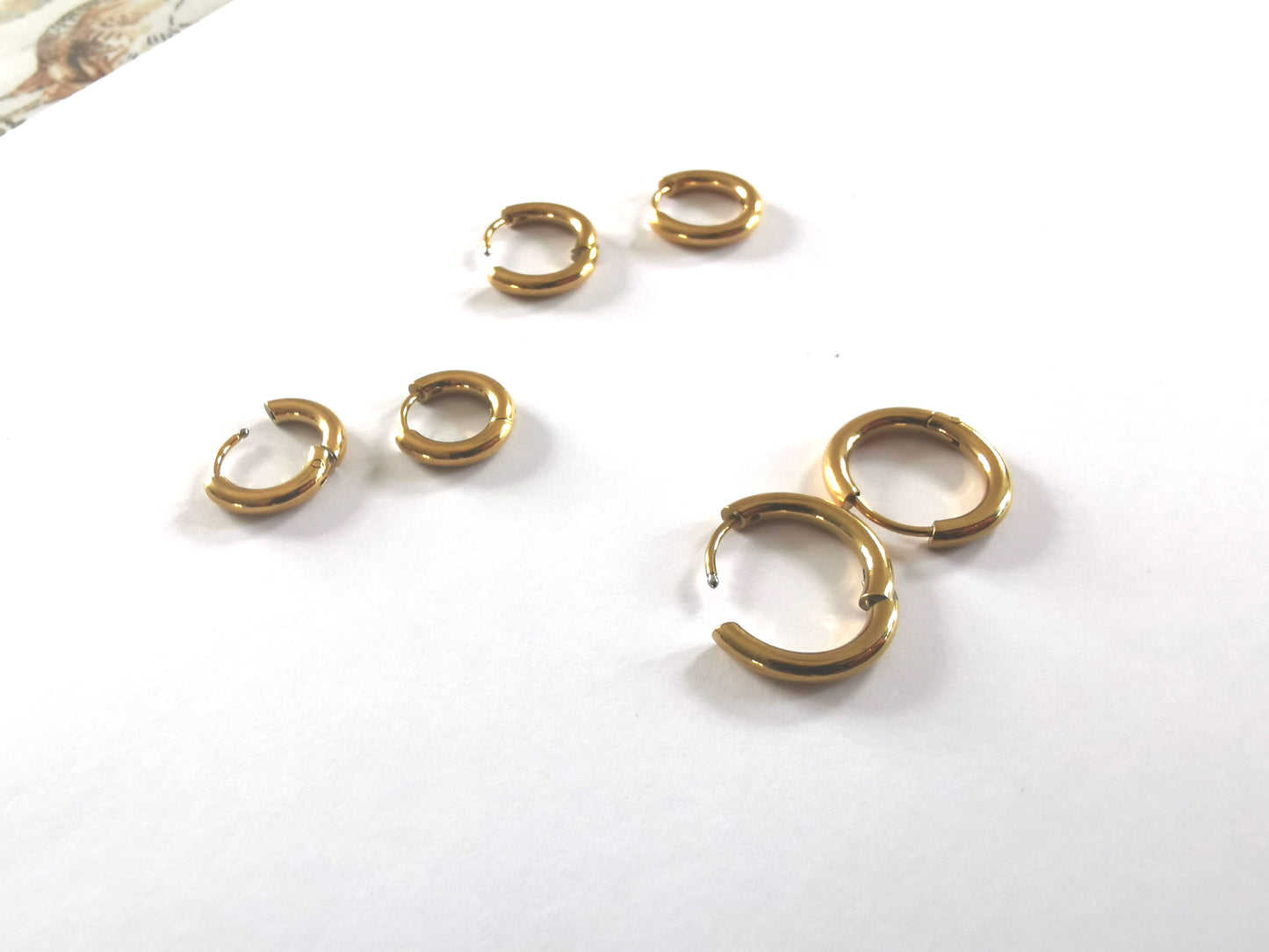Créoles dorées en acier inoxydable | Boucles d’oreilles femme hypoallergéniques résistantes à l’eau (Copie)