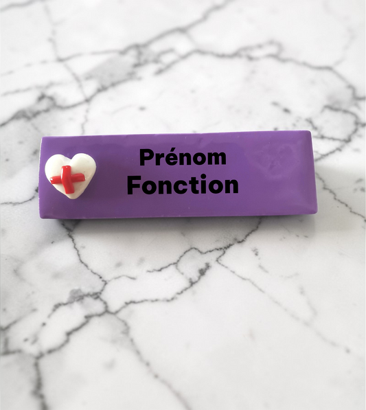 Badge prénom personnalisé infirmière – Badge médical cœur croix rouge Fimo – Soignant hôpital – Couleur au choix