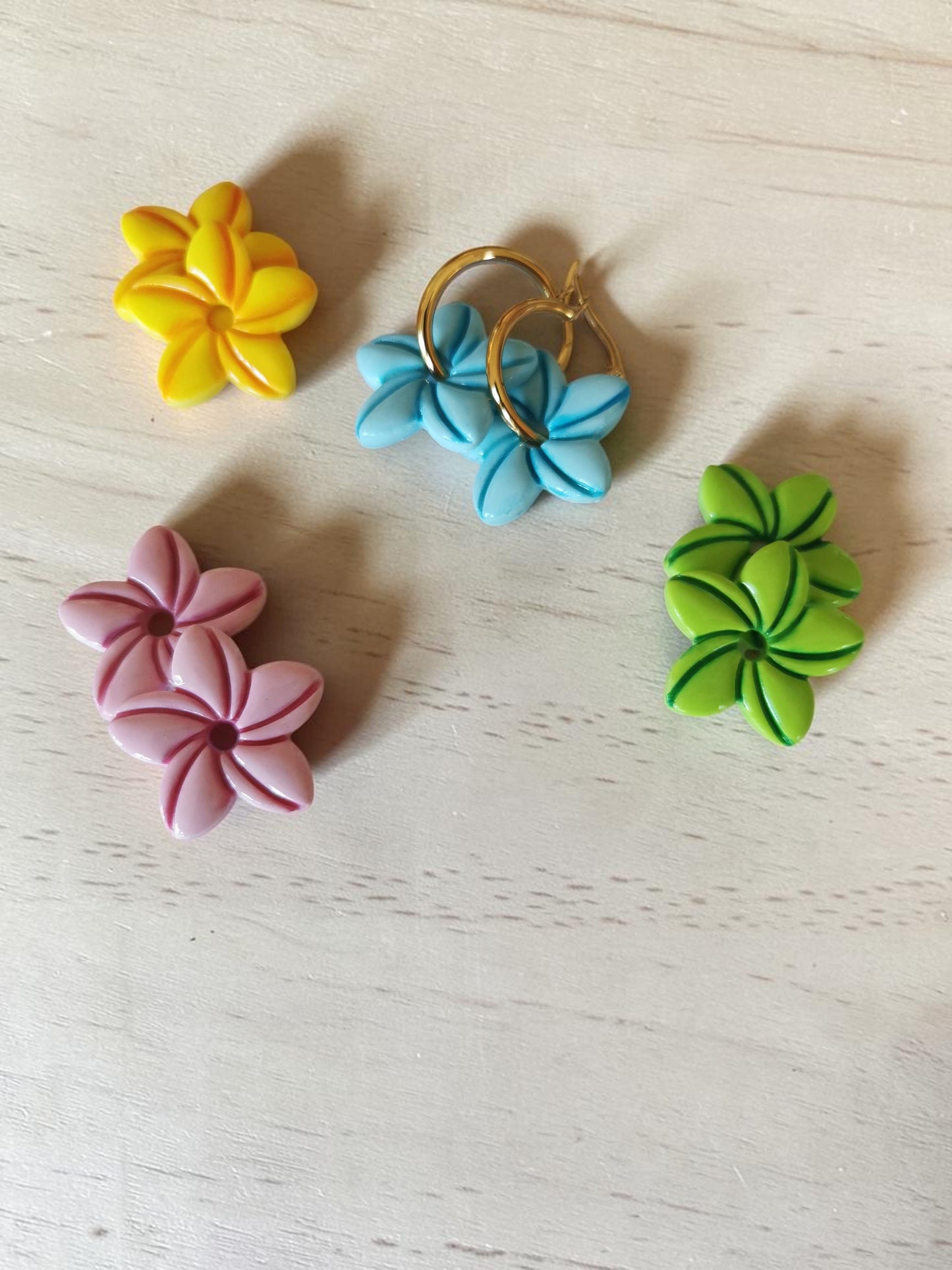 Pampilles Aloha – Fimo artisanale – Breloques interchangeables pour créoles – Bijoux faits main
