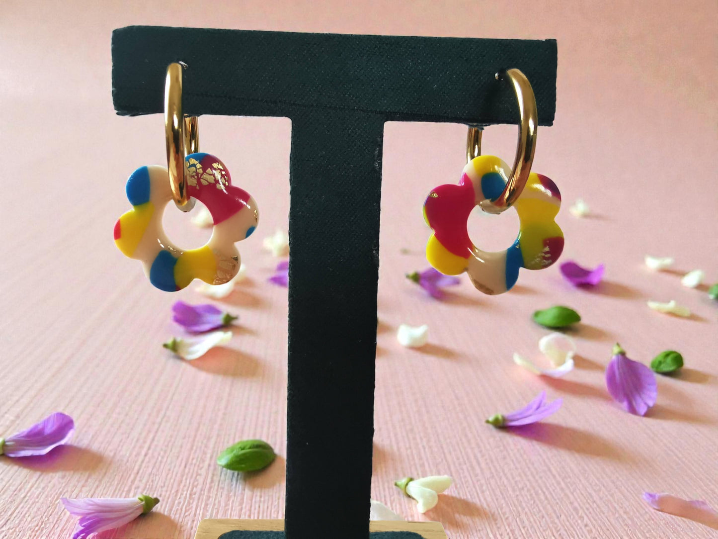 Pampilles multicolores effet confettis – Modèle éphémère – Charms interchangeables pour créoles – Bijoux faits main.