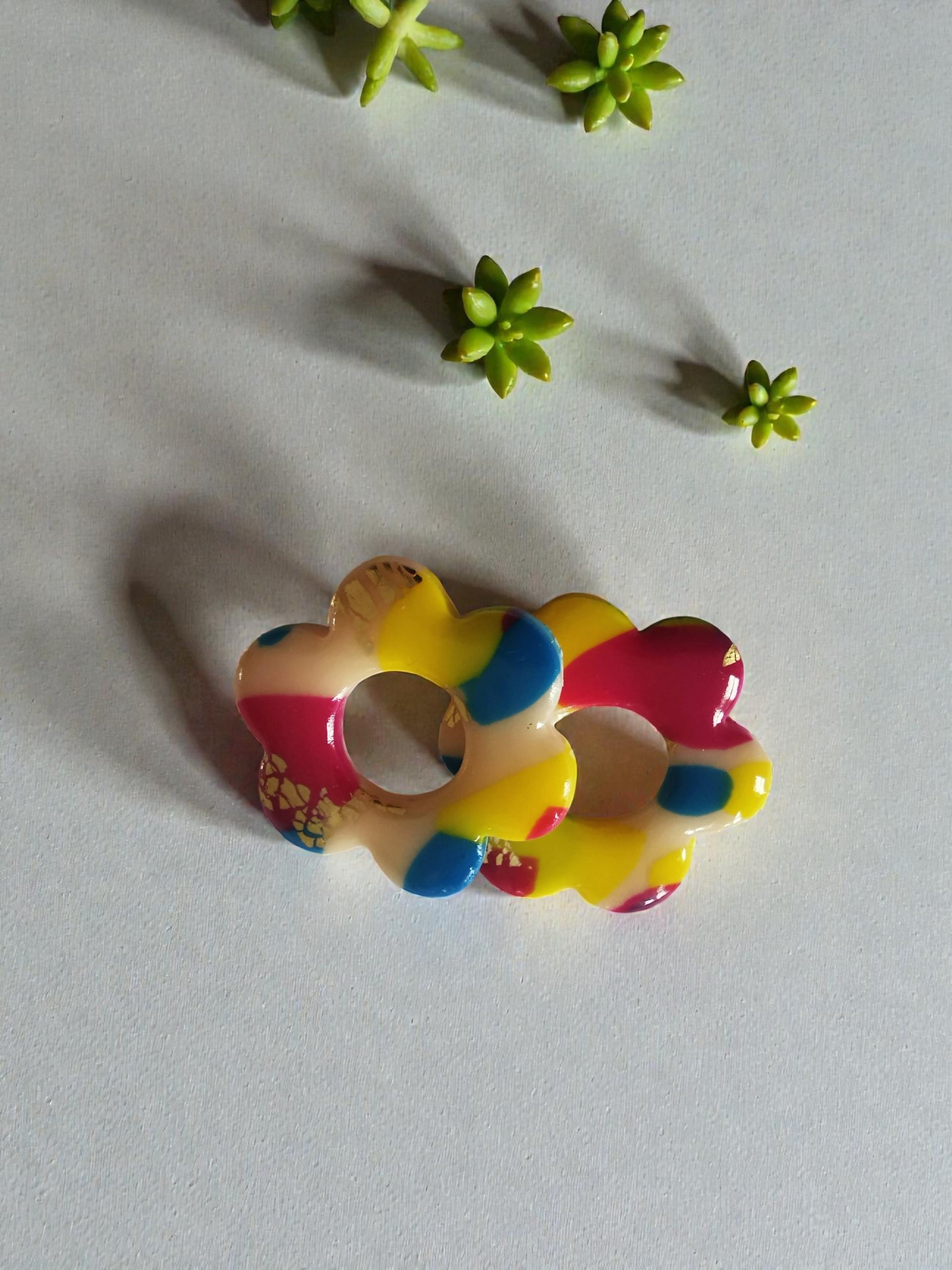 Pampilles multicolores effet confettis – Modèle éphémère – Charms interchangeables pour créoles – Bijoux faits main.