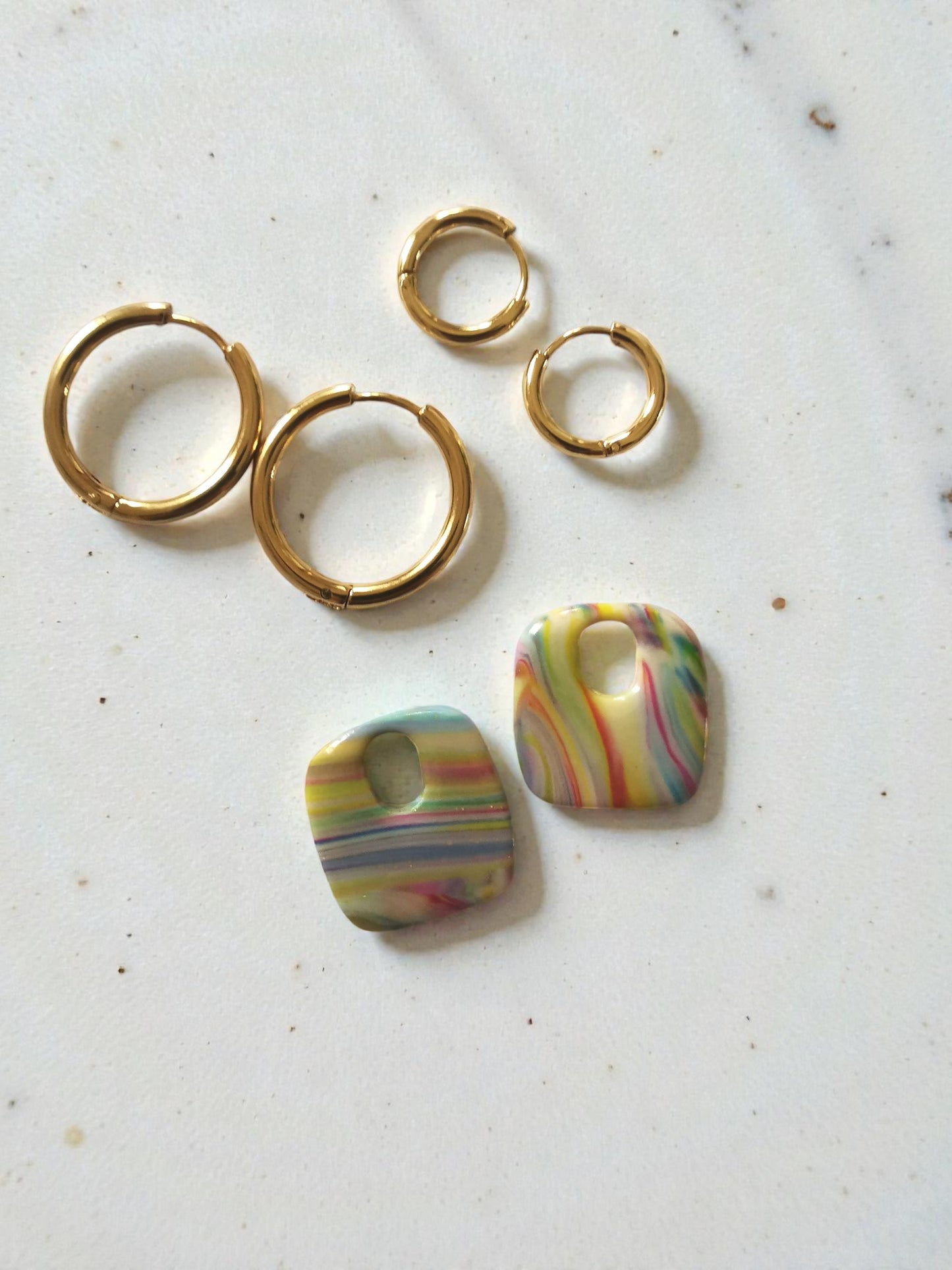 Pampilles marbrées pastel – Plusieurs formes disponibles – Bijoux faits main en pâte polymère – Avec ou sans créoles