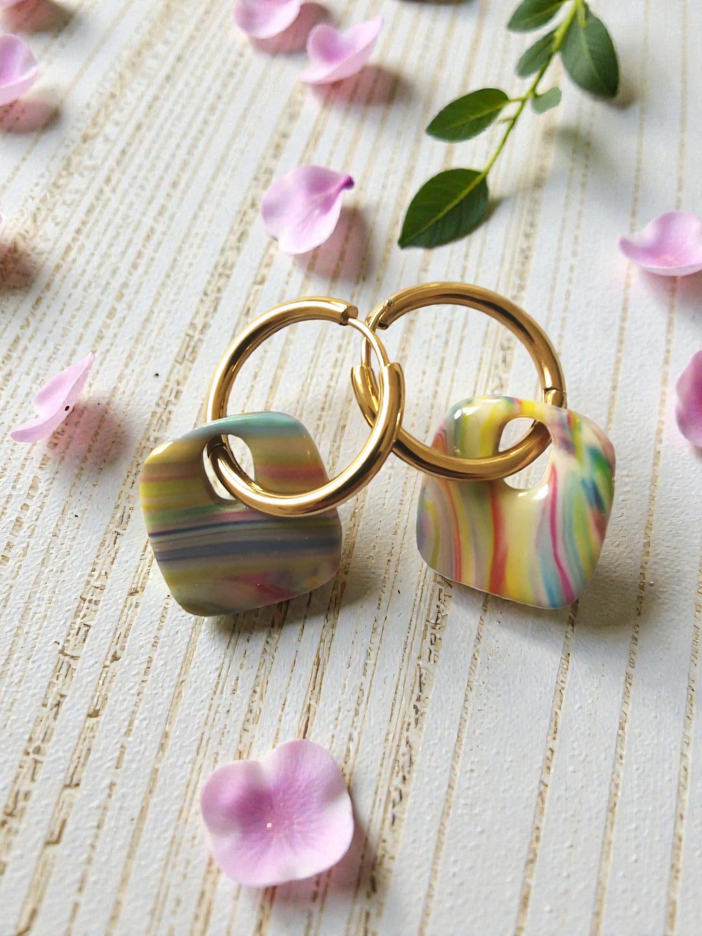 Pampilles marbrées pastel – Plusieurs formes disponibles – Bijoux faits main en pâte polymère – Avec ou sans créoles