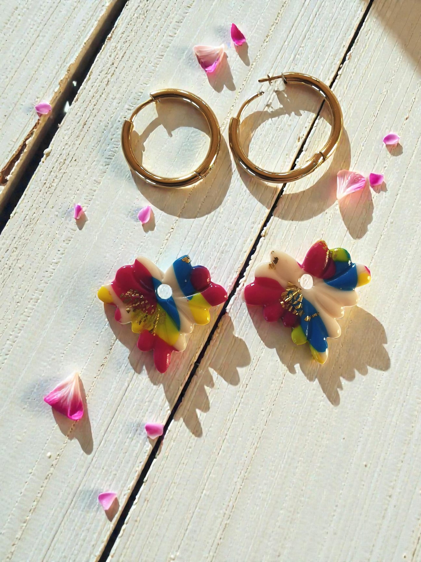 Pampilles multicolores effet confettis – Modèle éphémère – Charms interchangeables pour créoles – Bijoux faits main.