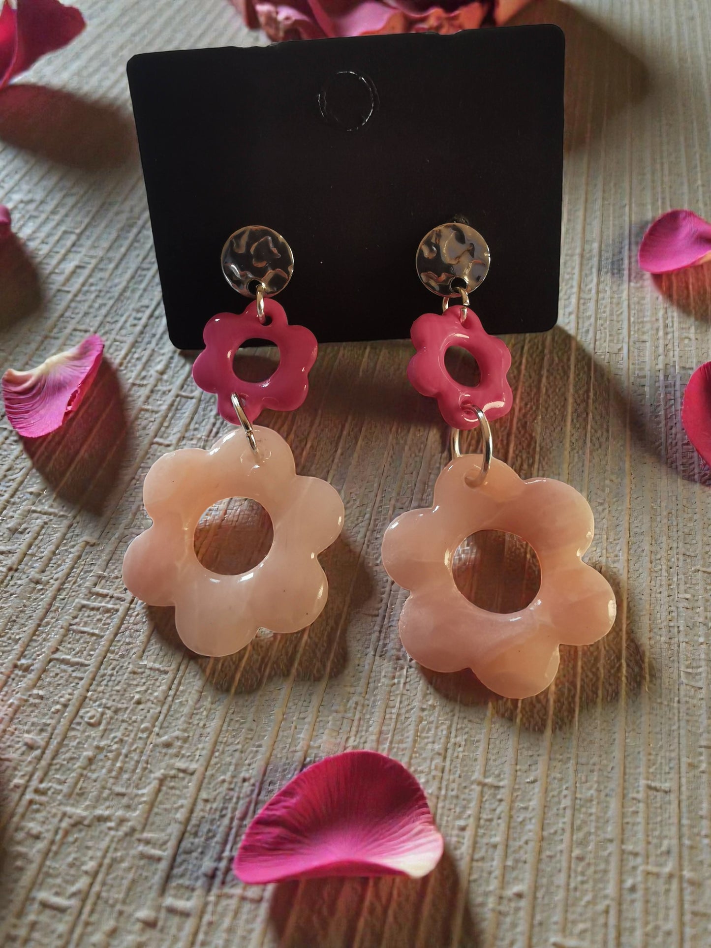 Boucles d’oreilles fleurs roses - Modèle transparent légèrement marbré – Bijoux bohème chic