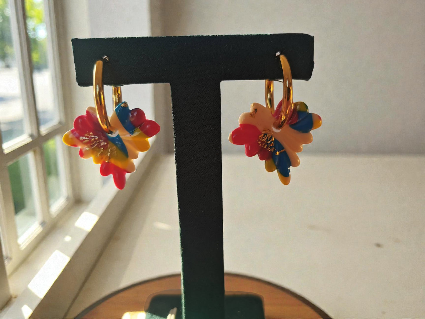 Pampilles multicolores effet confettis – Modèle éphémère – Charms interchangeables pour créoles – Bijoux faits main.