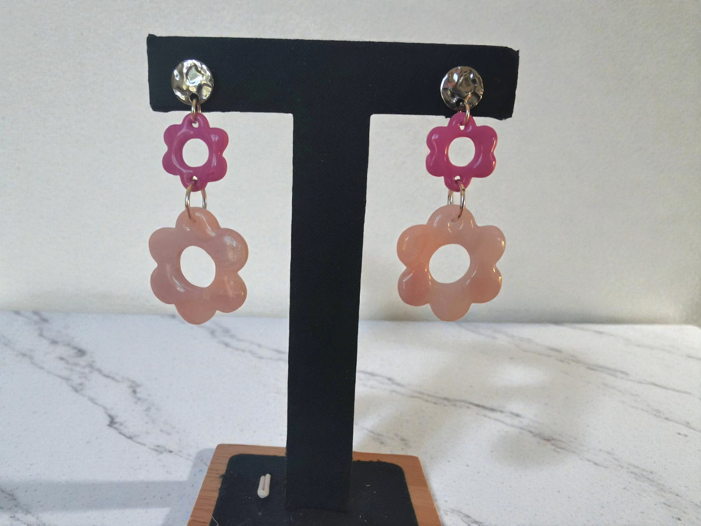 Boucles d’oreilles fleurs roses - Modèle transparent légèrement marbré – Bijoux bohème chic