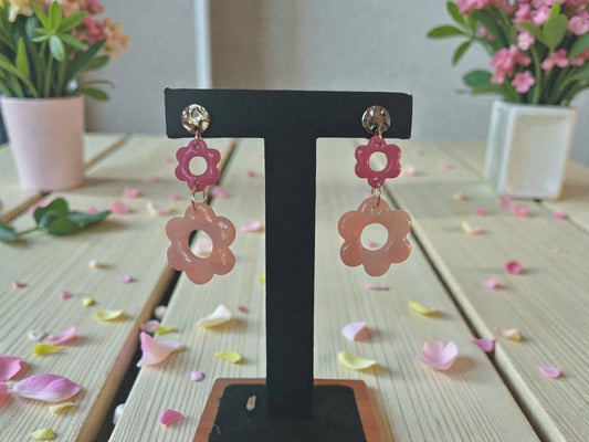 Boucles d’oreilles fleurs roses - Modèle transparent légèrement marbré – Bijoux bohème chic