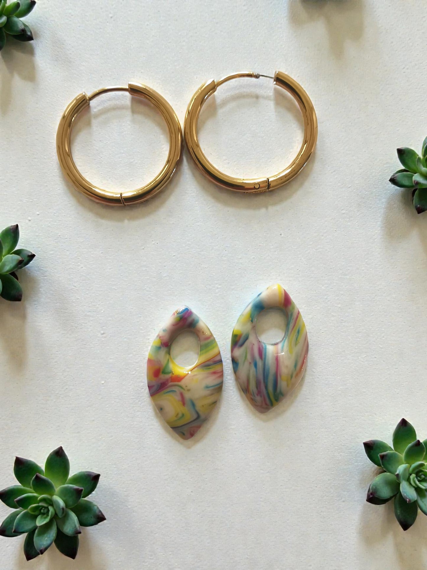 Pampilles marbrées pastel – Plusieurs formes disponibles – Bijoux faits main en pâte polymère – Avec ou sans créoles