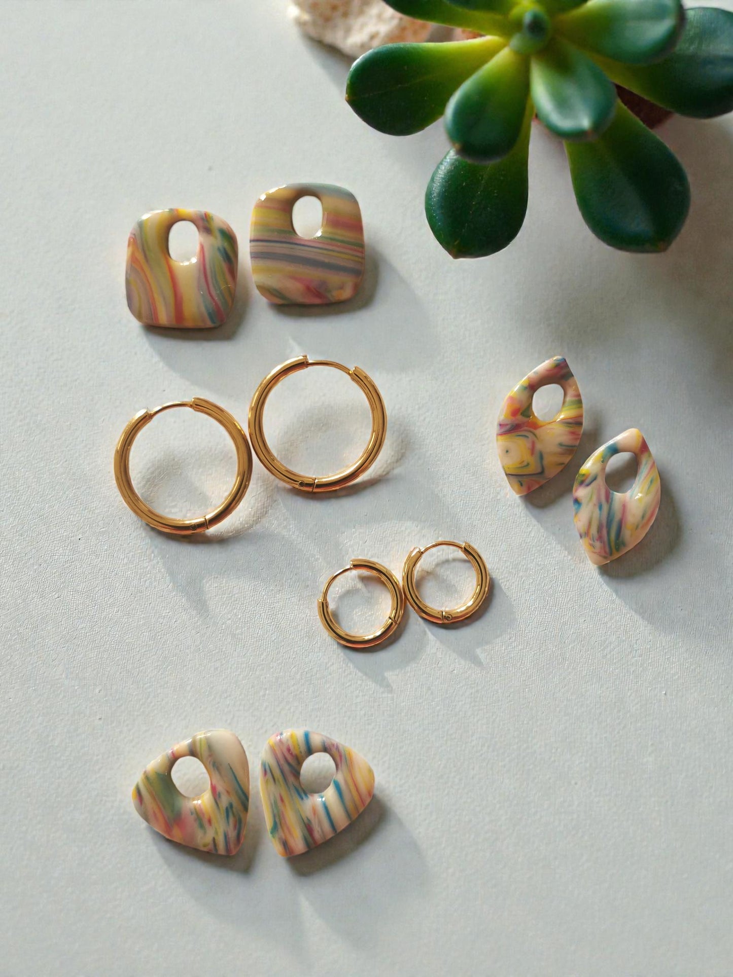 Pampilles marbrées pastel – Plusieurs formes disponibles – Bijoux faits main en pâte polymère – Avec ou sans créoles