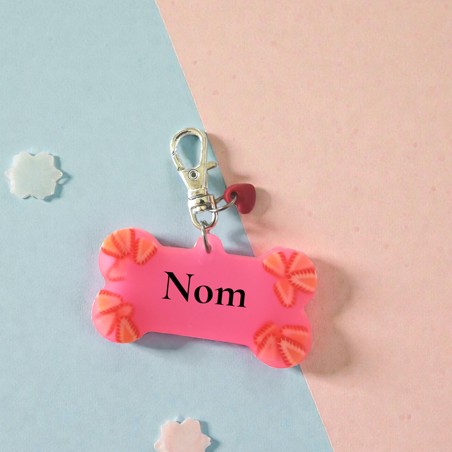🐾 Médaille personnalisée chien ou chat – Os rose avec fraises – Résine faite main – Médaille d'identification personnalisable