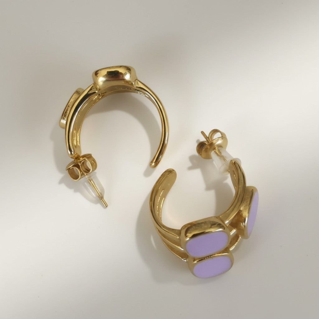 Boucles d’oreilles géométriques mauve – Acier inoxydable & émail – Élégance moderne